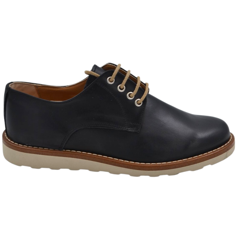 Scarpa uomo stringata in pelle nero spazzolato cucitura in punta fondo gomma zigrinato alto handmade.