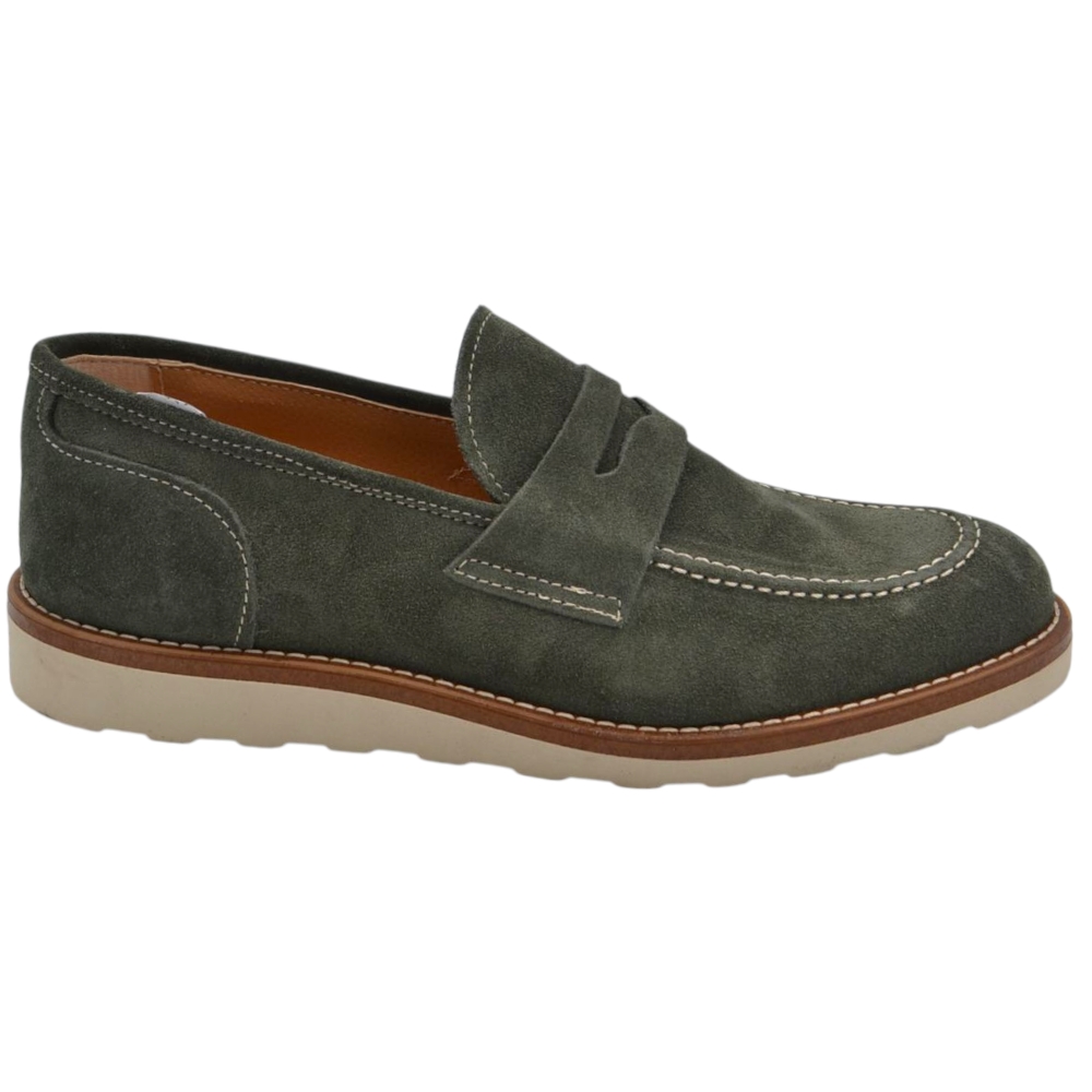 Scarpa mocassino uomo in vero camoscio verde con bendina suola in gomma zigrinata 3 cm cuciture a vista