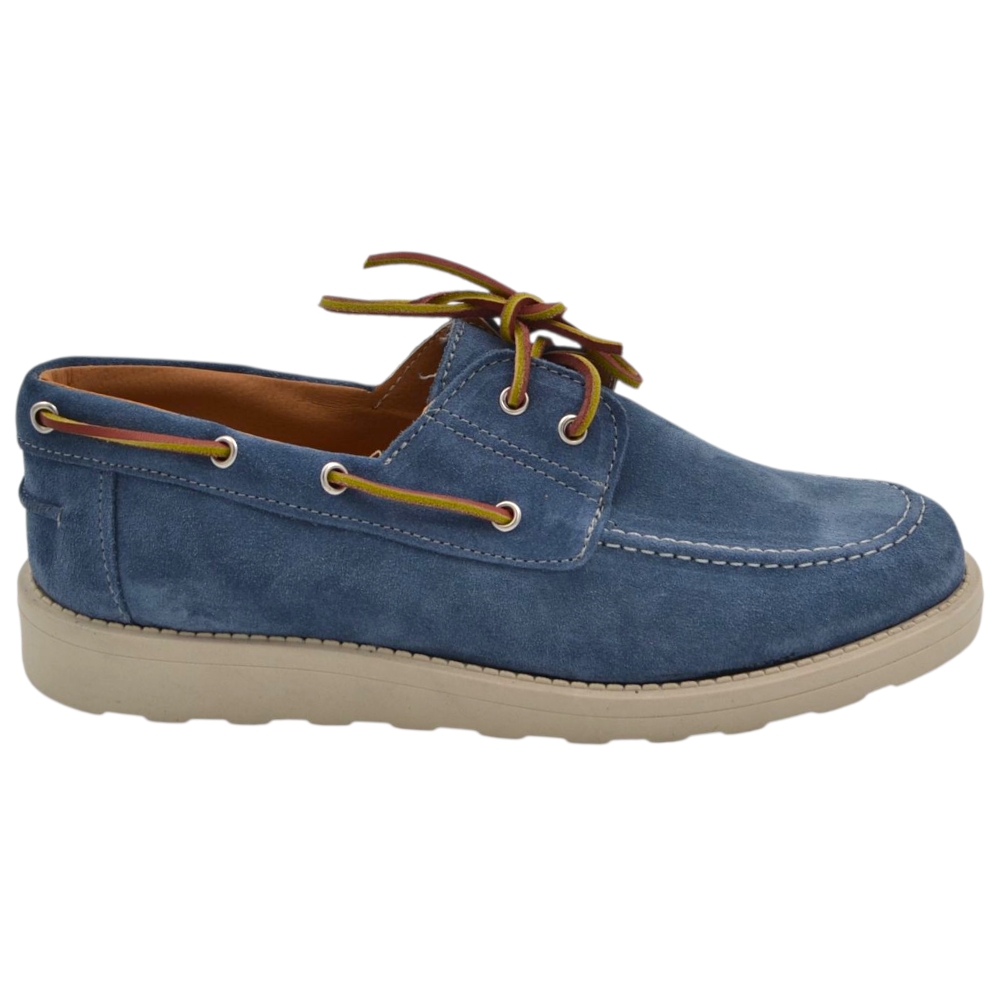 Scarpa mocassino uomo in vero camoscio celeste con lacci in pelle occhielli argento suola in gomma zigrinata 3 cm