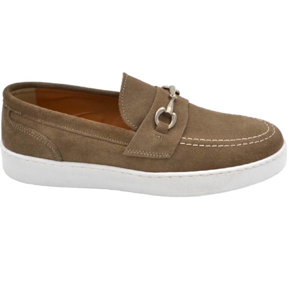 Mocassini uomo con morsetto argento classico sportivo vera pelle camoscio beige cuciture in punta fondo bianco alto 3cm