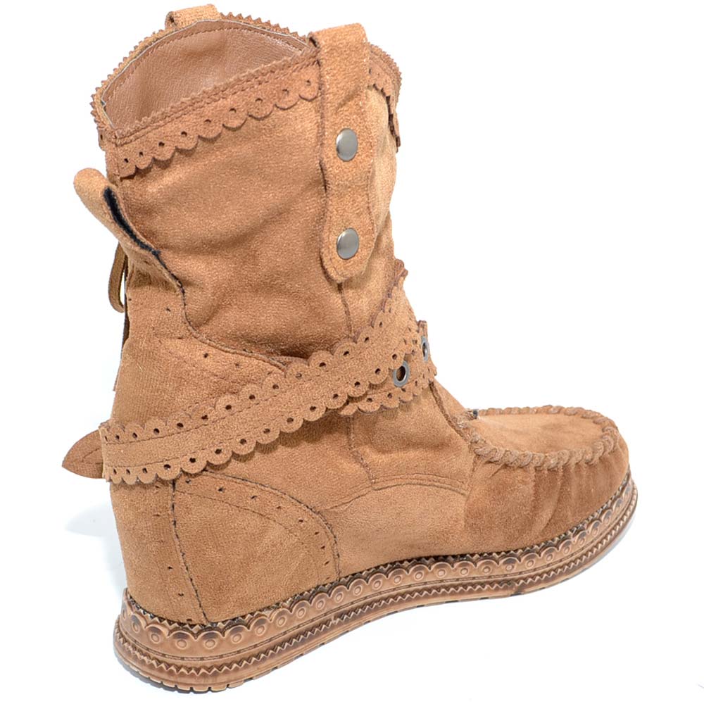 Moda scarpe 2025: 10 stivaletti a punta da comprare ora Moda scarpe 2025: 10 stivaletti a punta da comprare ora