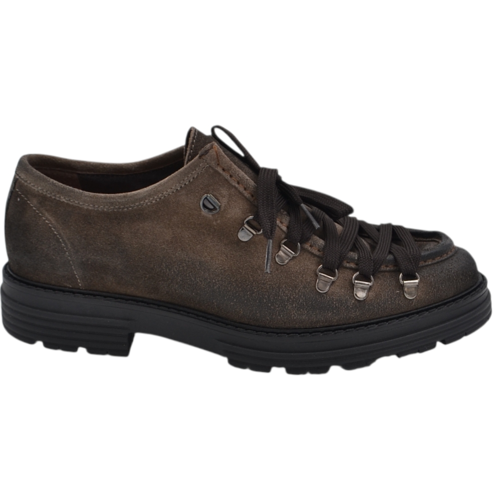 polacchino stringato uomo in vera pelle scamosciata tortora fondo roccia 3 cm lacci tono su tono e occhielli metallici.