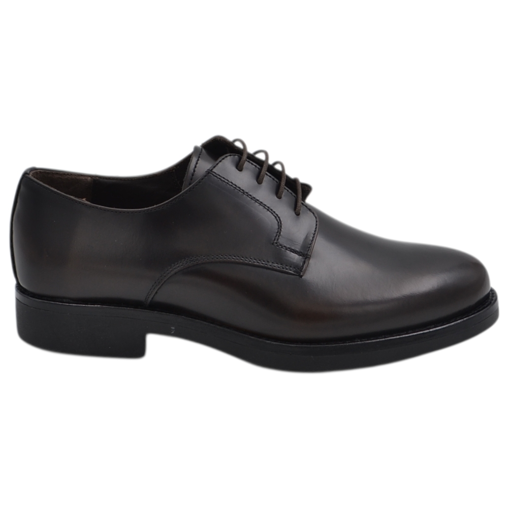 Scarpa stringata uomo liscia marrone sfumato vera pelle abrasivata fondo gomma sottile businessman handmade in italy