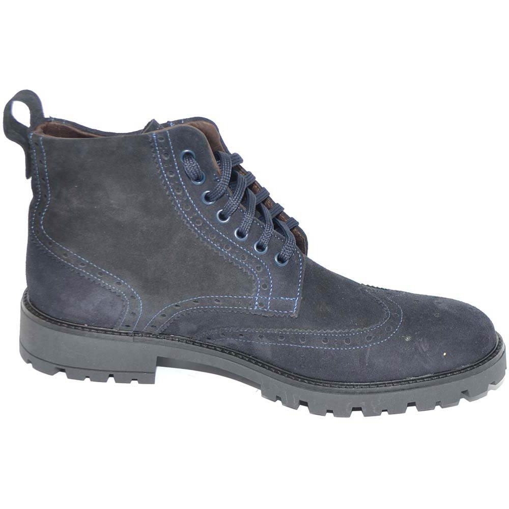 Stivaletto uomo anfibio francesina vera pelle camoscio blu con lacci doppi fondo roccia ziglinato invernale antiscivolo.