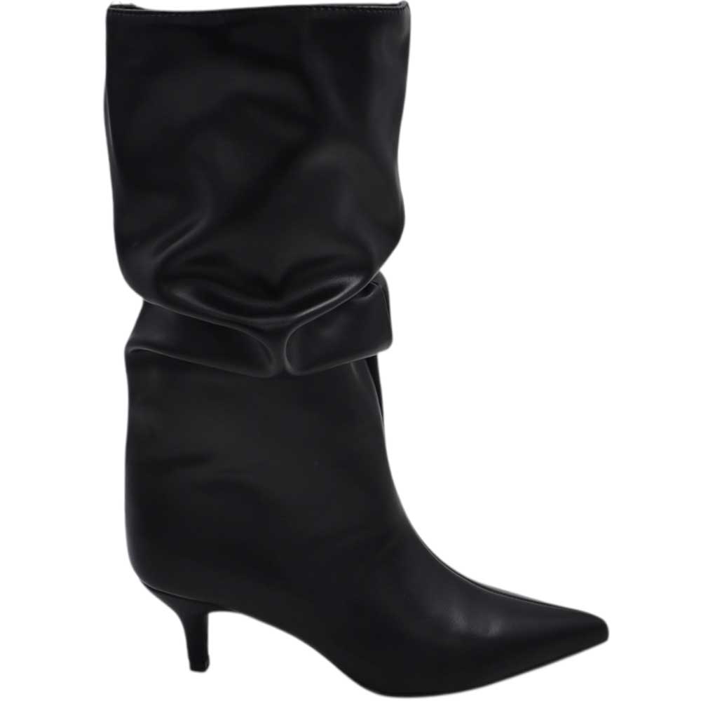Tronchetto stivaletto nero donna linea Basic con tacco a spillo basso 5 cm vestibilita' over con zip a punta.