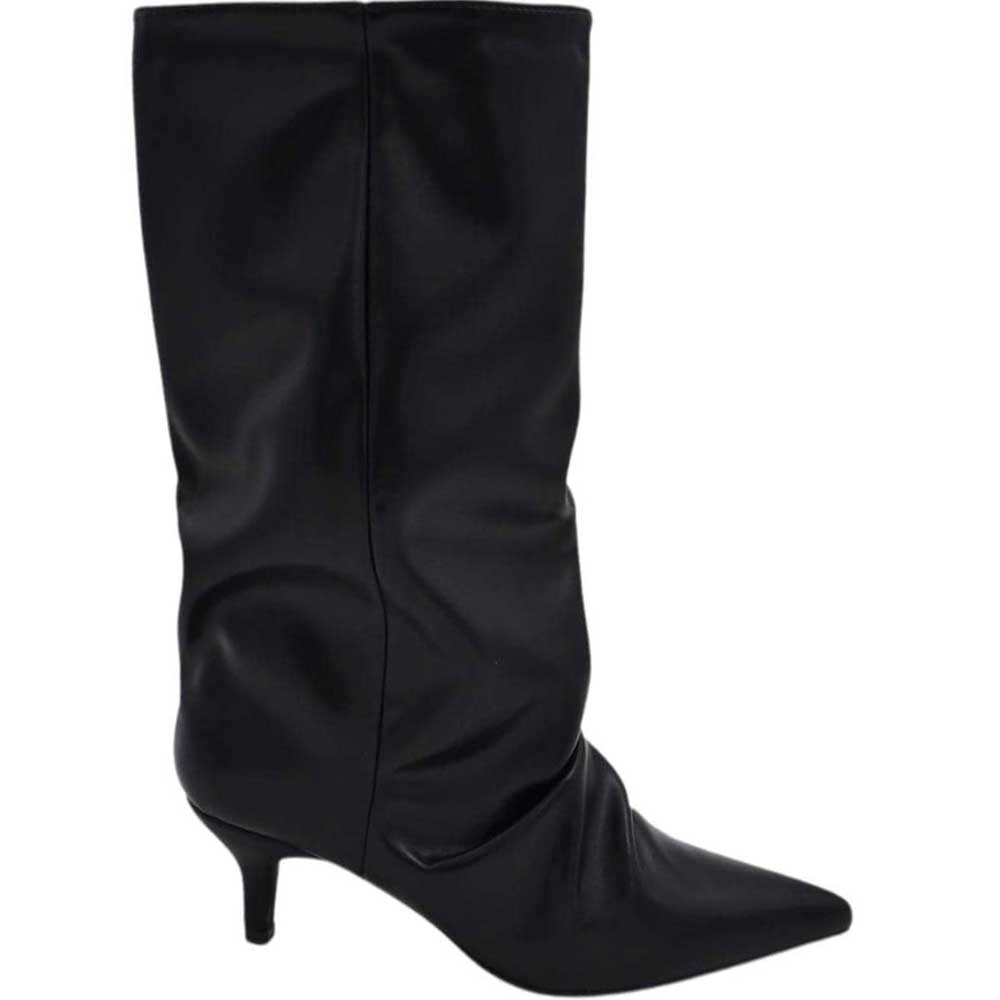 Tronchetto stivaletto nero donna linea Basic con tacco a spillo basso 5 cm vestibilita' medio larga con zip a punta.