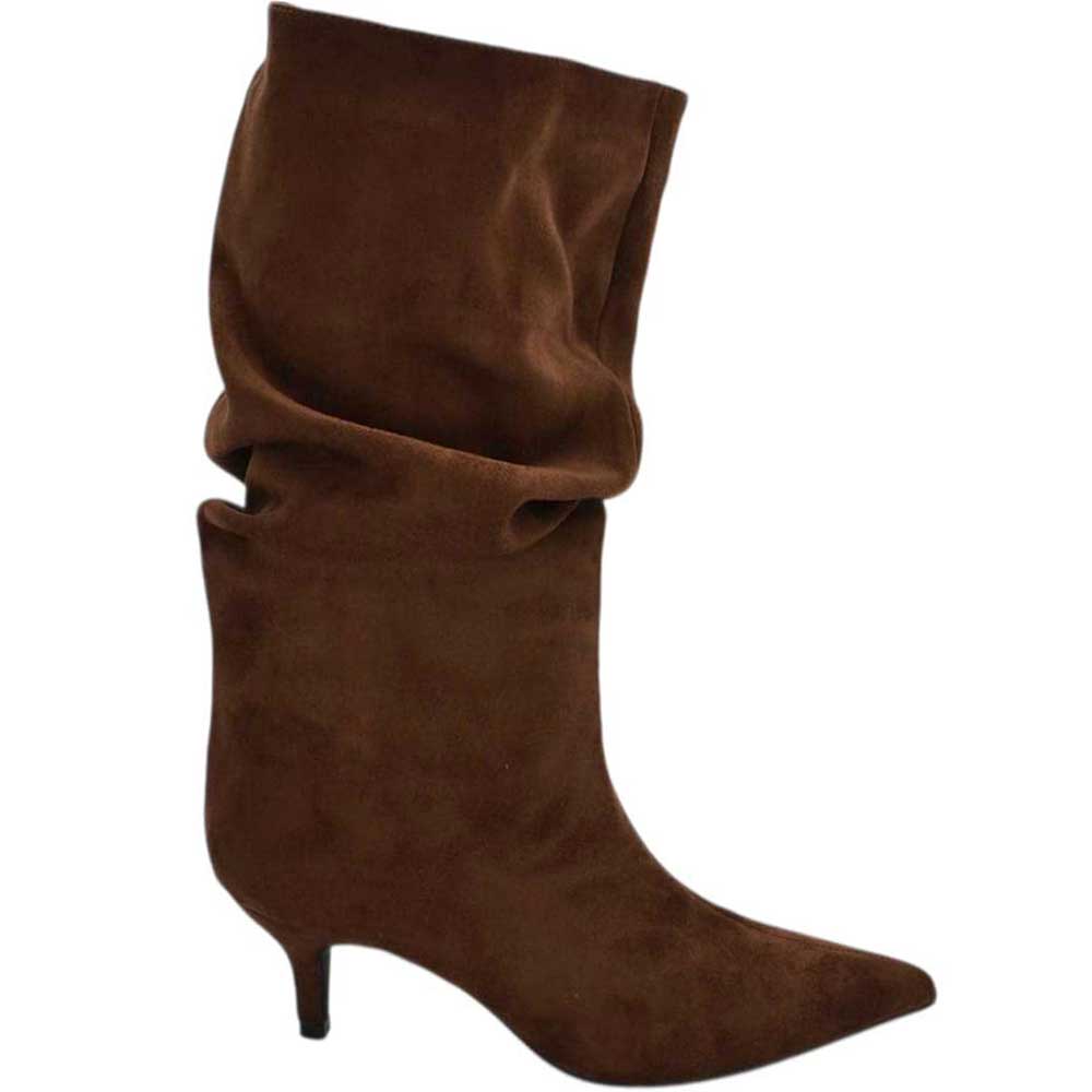 Tronchetto stivaletto marrone in camoscio donna linea Basic con tacco a spillo basso 5 cm vestibilita' over con zip.