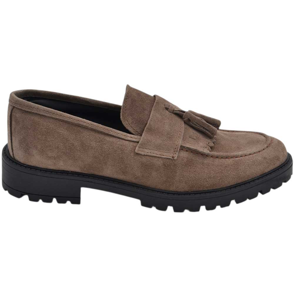 Scarpe uomo mocassino con bendina e bon bon beige in vera pelle scamosciata business fondo gomma zigrinato alto.