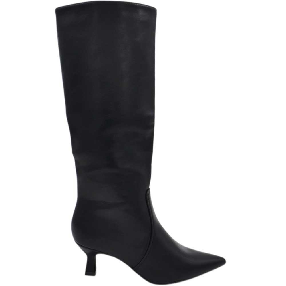Stivali slouchy in pelle nero a punta con Tacco kitten 3 cm stiletto gambale stretto.