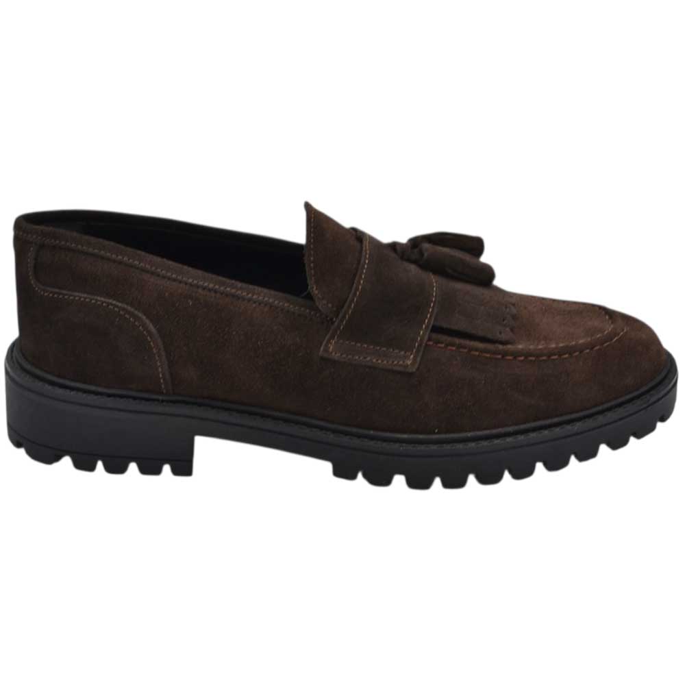 Scarpe uomo mocassino con bendina e bon bon marrone in vera pelle scamosciata business fondo gomma zigrinato alto